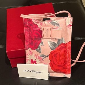 BNWT Salvatore Ferragamo Viva Bow Phone Holder